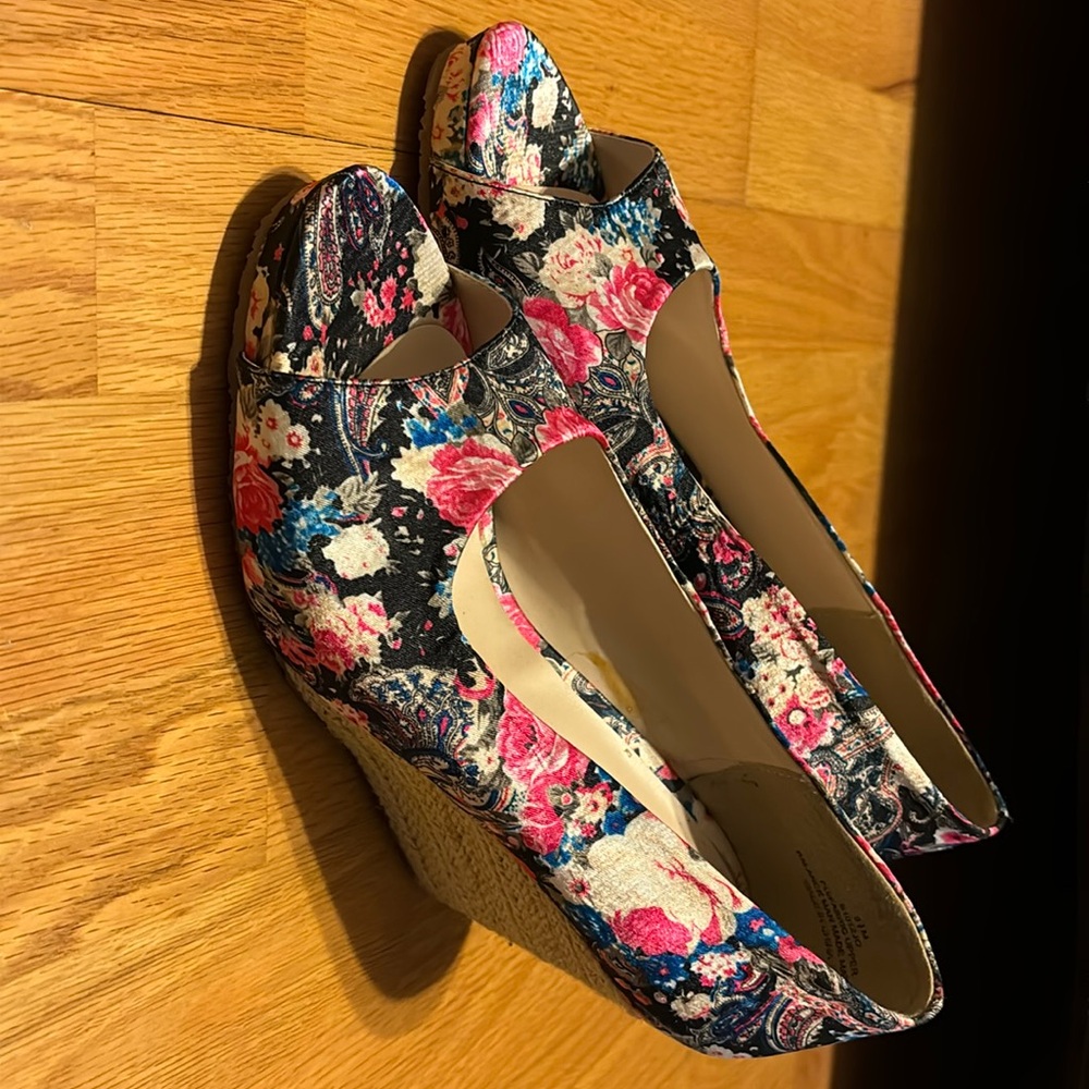 Black floral wedges